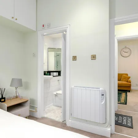 Modern Flat 5 Min To Holland Park! Apartment London Exterior photo