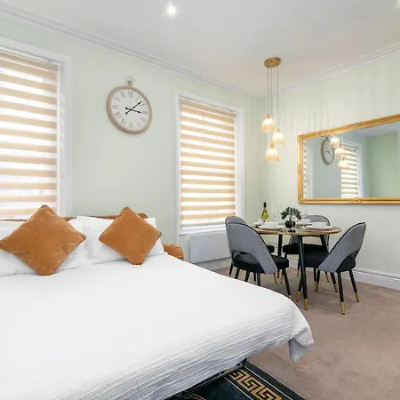 Modern Flat 5 Min To Holland Park! Apartment London Exterior photo